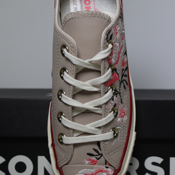 Converse Flowers / Tan Leather All Star Low Tops - Picture 5 of 7